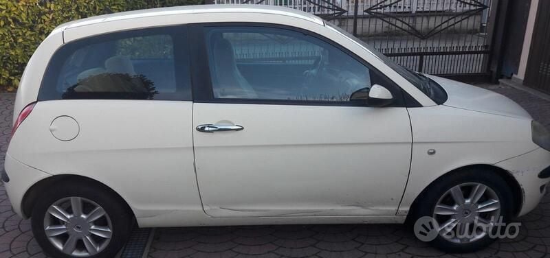Usata Lancia Ypsilon 70 CV (51 kW) 2004 Utilitaria