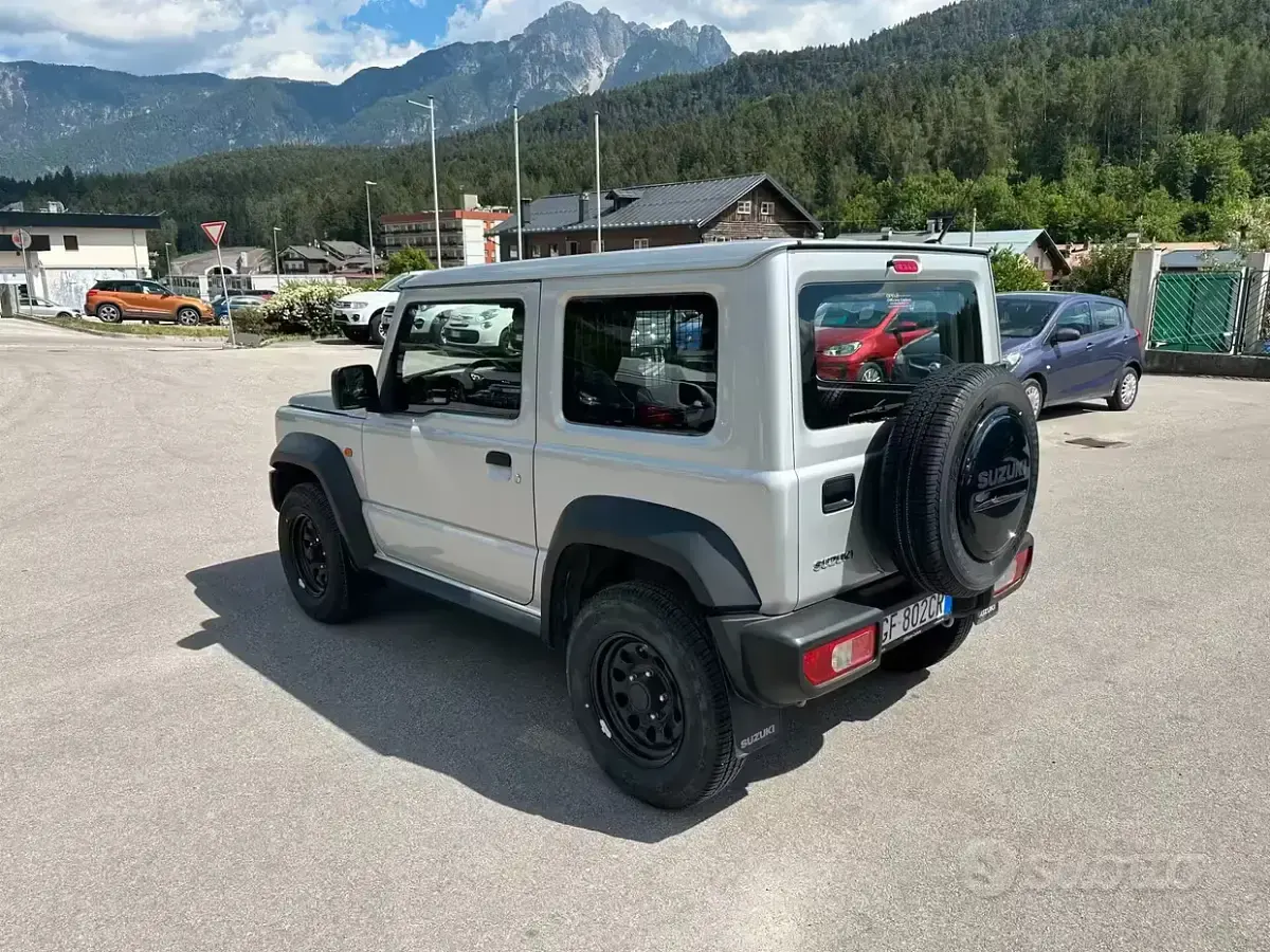 Usata Suzuki Jimny 102 CV (75 kW) 2021 Grigio SUV