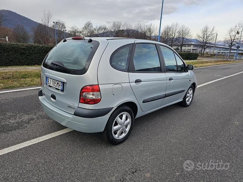 Usata Renault Scénic 107 CV (78 kW) 2000 Grigio Monovolume