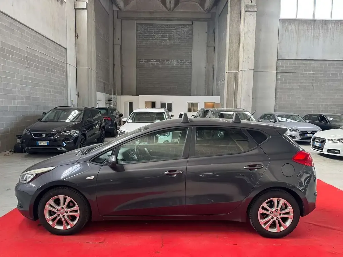 Usata Kia Ceed Active 99 CV (72 kW) 2013 Nero Utilitaria
