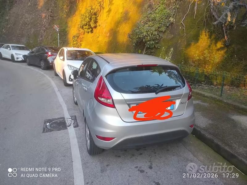 Usata Ford Fiesta 96 CV (70 kW) 2009 Grigio Utilitaria