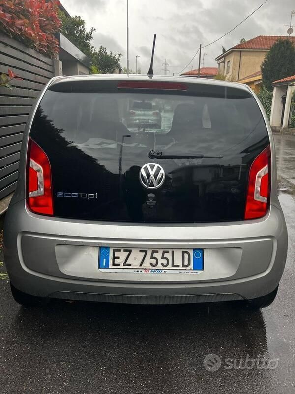 Usata 2015 VW up! Due volumi | 4800 € (Buon prezzo) - Immagine 1/4