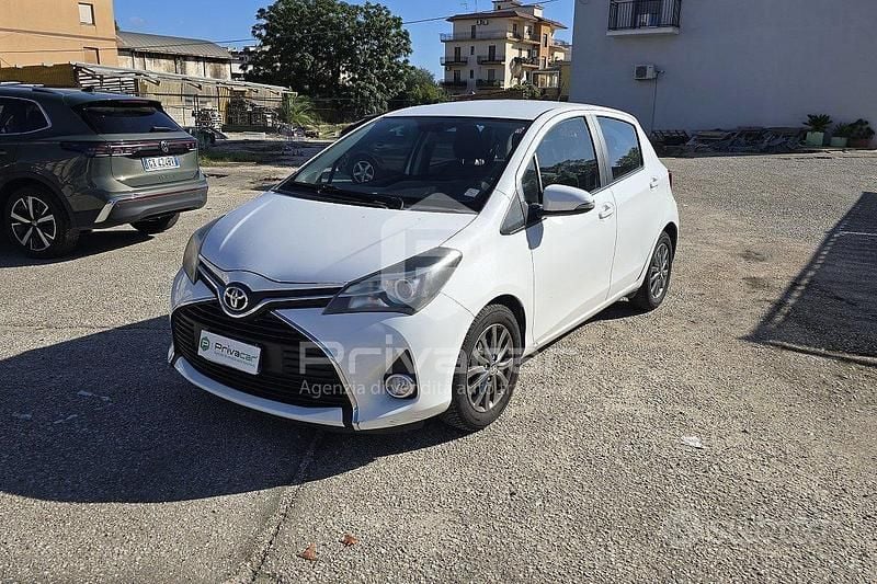 Bianco Usata 2016 Toyota Yaris Active Due volumi | 7999 € (Ottimo prezzo) - Immagine 1/4