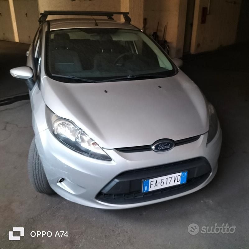 Usata Ford Fiesta 70 CV (51 kW) 2012 Grigio Utilitaria