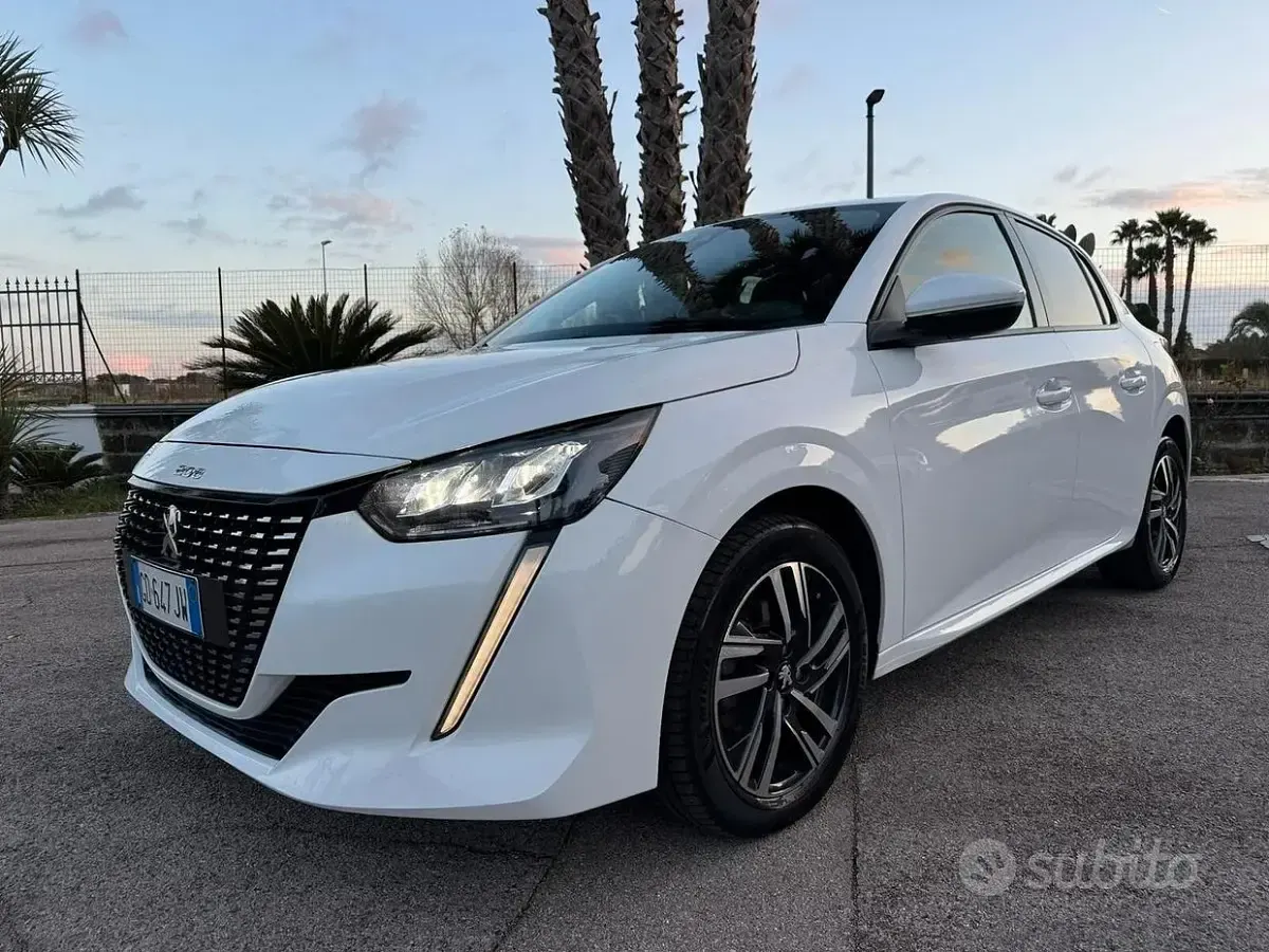 Usata Peugeot 208 Allure 102 CV (75 kW) 2020 Bianco Utilitaria