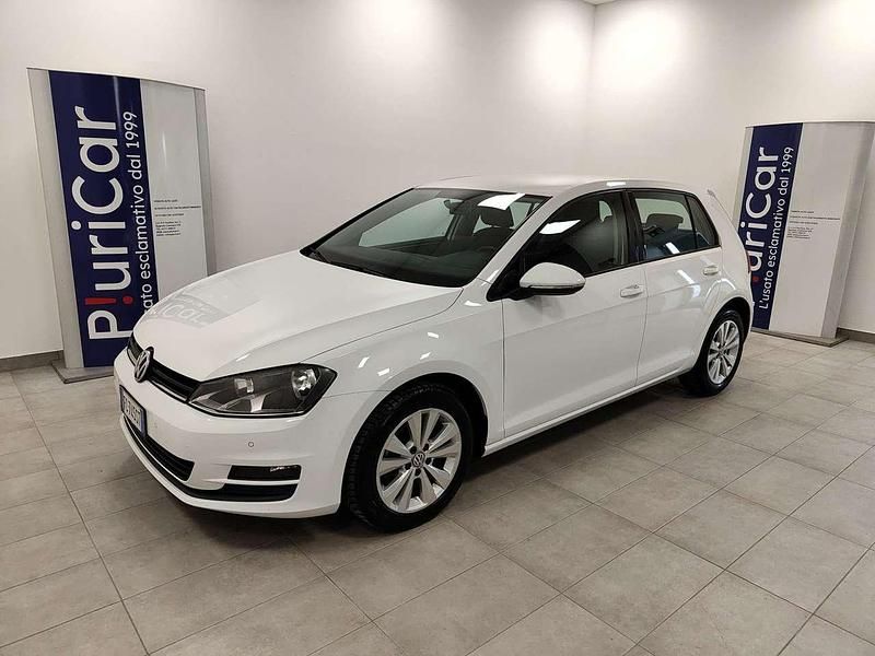 Bianco Usata 2016 VW Golf Comfortline Tre volumi | 8400 € (Ottimo prezzo) - Immagine 1/4