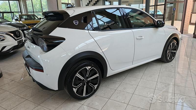 Nuova Lancia Ypsilon 100 CV (73 kW) 2025 Bianco Utilitaria