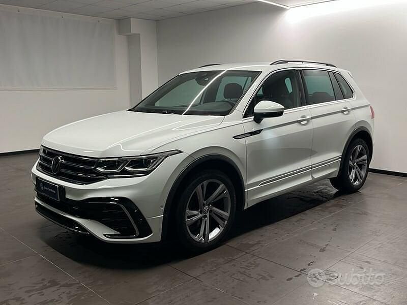 Bianco Usata 2022 VW Tiguan R-line SUV | 34.800 € (Molto cara) - Immagine 1/4