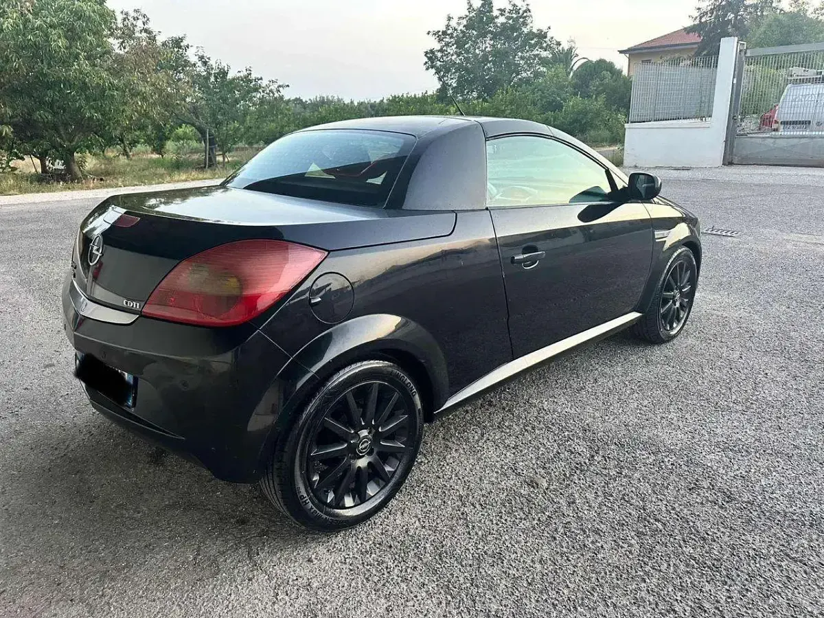 Usata Opel Tigra Sport 69 CV (50 kW) 2010 Nero Cabrio