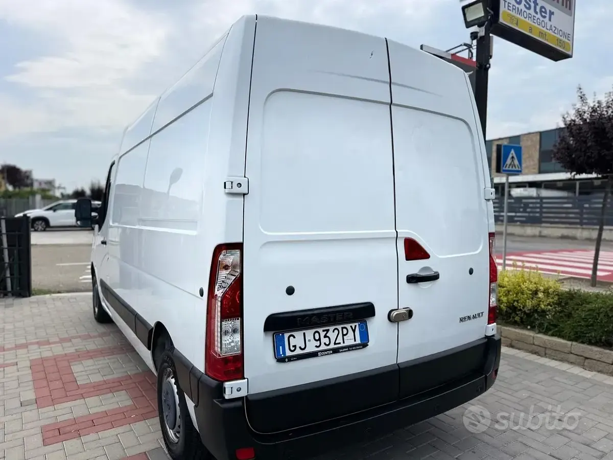 Usata Renault Master 135 CV (99 kW) 2022 Bianco Monovolume