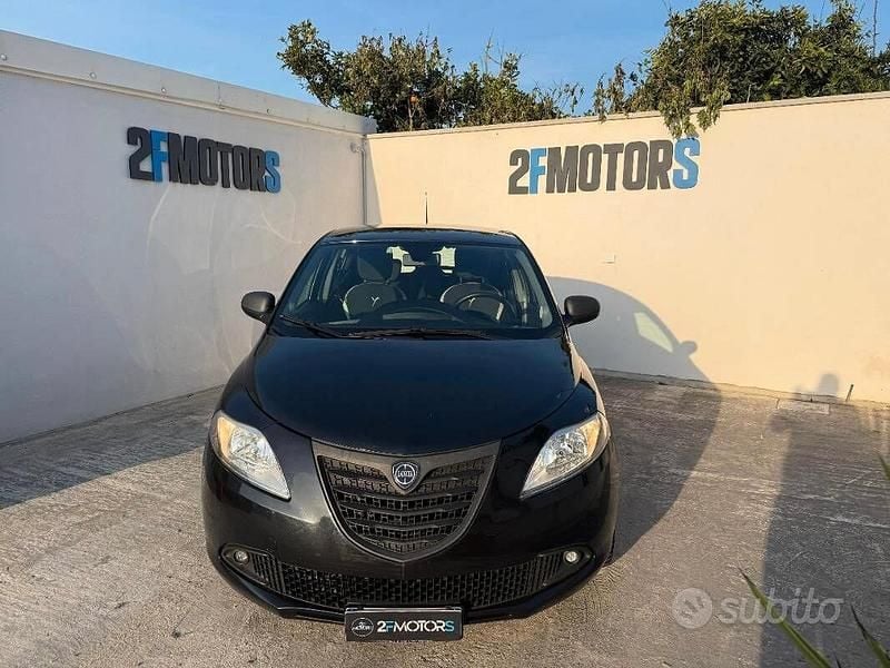 Usata Lancia Ypsilon Silver 95 CV (69 kW) 2015 Nero Utilitaria