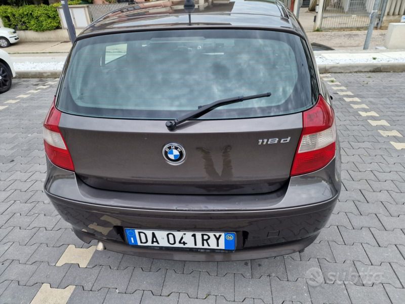 Grigio Usata 2006 BMW 118 Due volumi | 3000 € (Buon prezzo) - Immagine 1/4