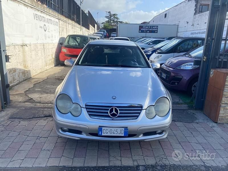 Grigio Usata 2003 Mercedes C220 Classic Tre volumi | 1500 € (Super prezzo) - Immagine 1/4