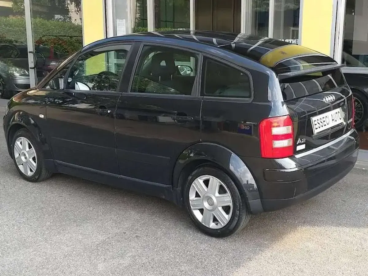 Usata Audi A2 Comfort 75 CV (55 kW) 2004 Nero metallizzato Utilitaria