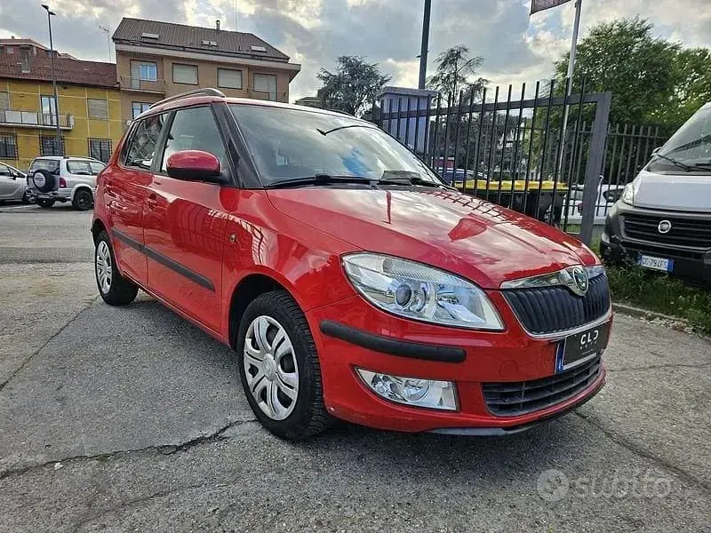 Begagnad Skoda Fabia Sport 105 HK (77 kW) 2011 Röd Sedan