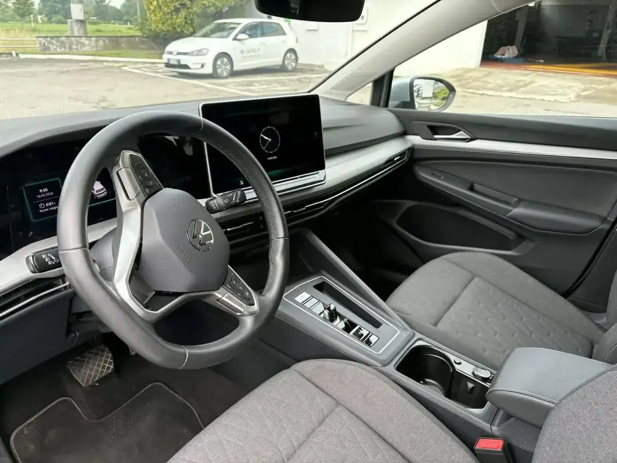 Usata VW Golf VIII Edition 150 CV (110 kW) 2025 Refleex silver met Berlina