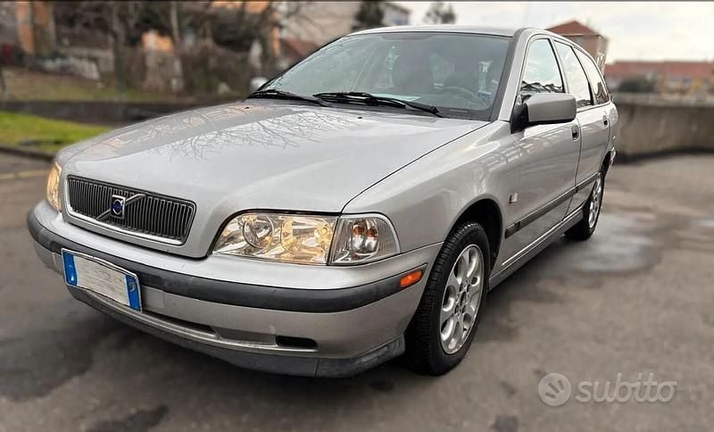 Usata Volvo V40 108 CV (79 kW) 2000 Grigio Station wagon