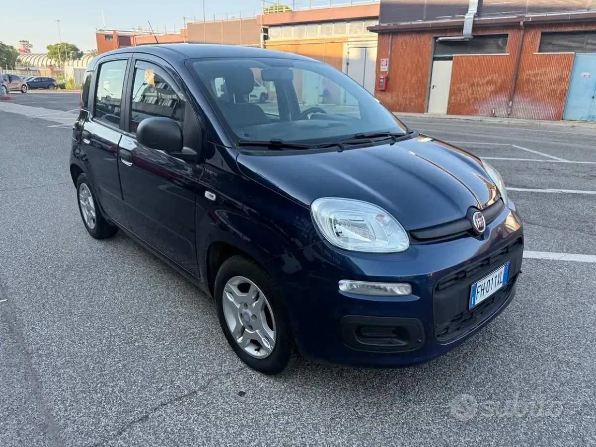 Usata Fiat Panda Lounge 69 CV (50 kW) 2017 Blu Utilitaria