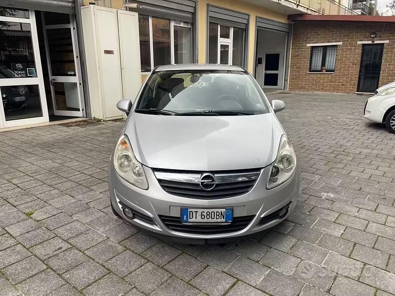 Usata Opel Corsa 74 CV (54 kW) 2010 Grigio Utilitaria