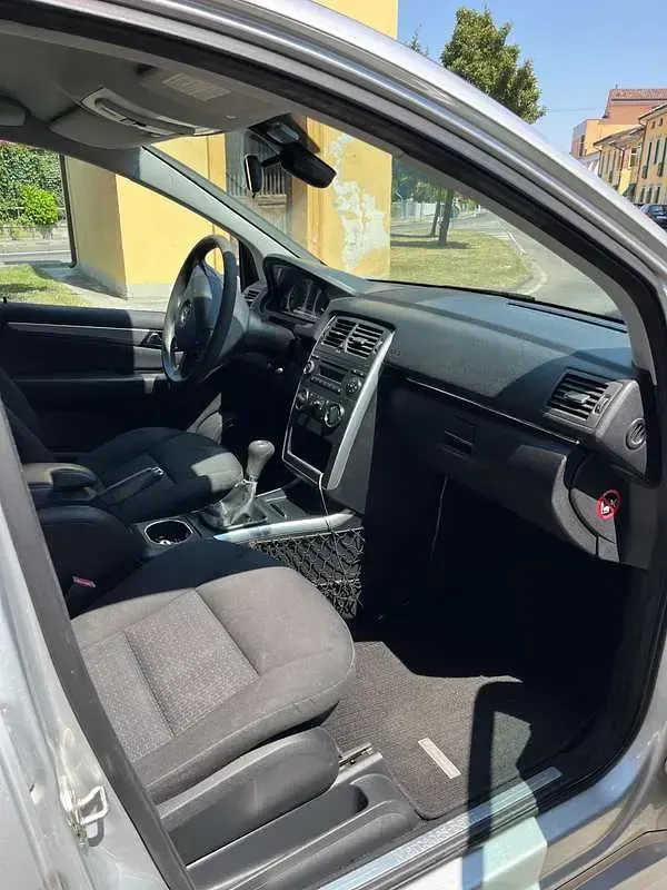 Usata Mercedes B180 Executive 109 CV (80 kW) 2011 Argento Utilitaria