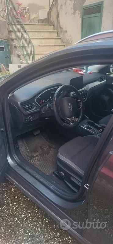 Usata Ford Focus 120 CV (88 kW) 2019 Grigio Station wagon