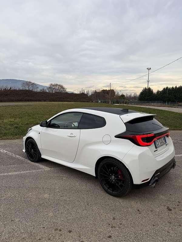 Usata Toyota Yaris 280 CV (205 kW) 2024 Berlina