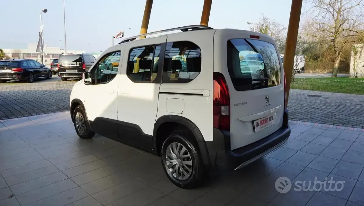 Usata Peugeot Rifter Active 102 CV (75 kW) 2020 Bianco Monovolume