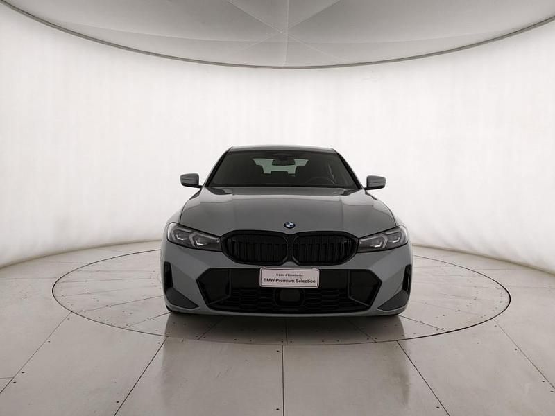 Begagnad BMW 320e M Sport 190 HK (139 kW) 2025 Grå Sedan