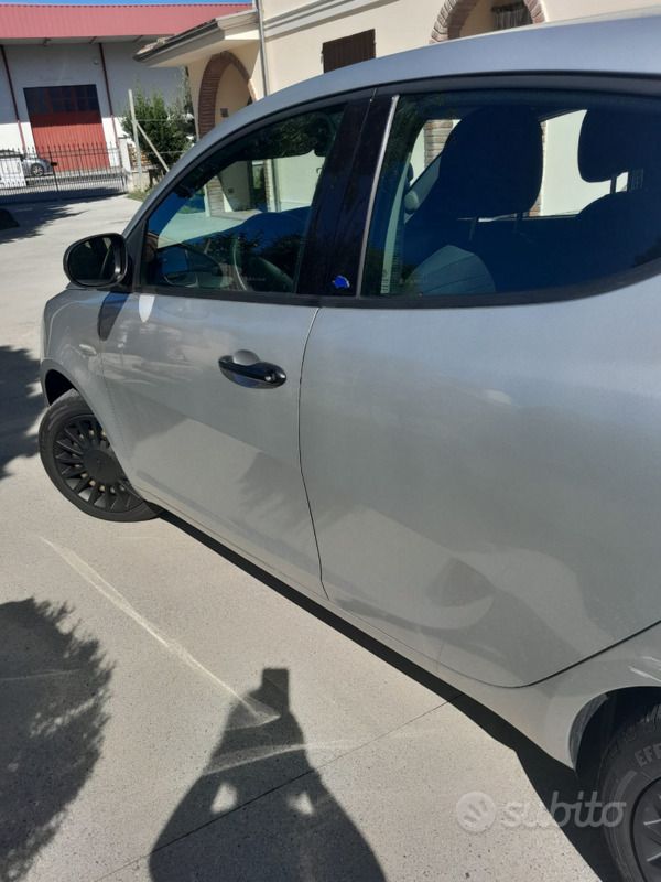 Usata Lancia Ypsilon 69 CV (50 kW) 2018 Grigio Utilitaria