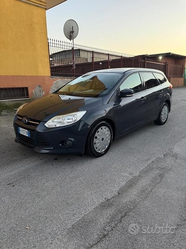 Usata Ford Focus 105 CV (77 kW) 2014 Blu Berlina
