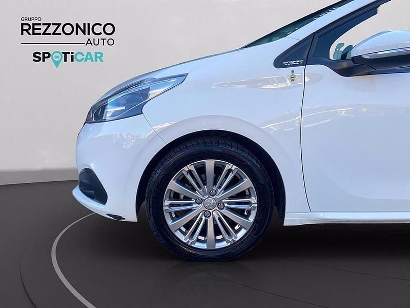 Usata Peugeot 208 Active 82 CV (60 kW) 2019 Bianco pastello Utilitaria
