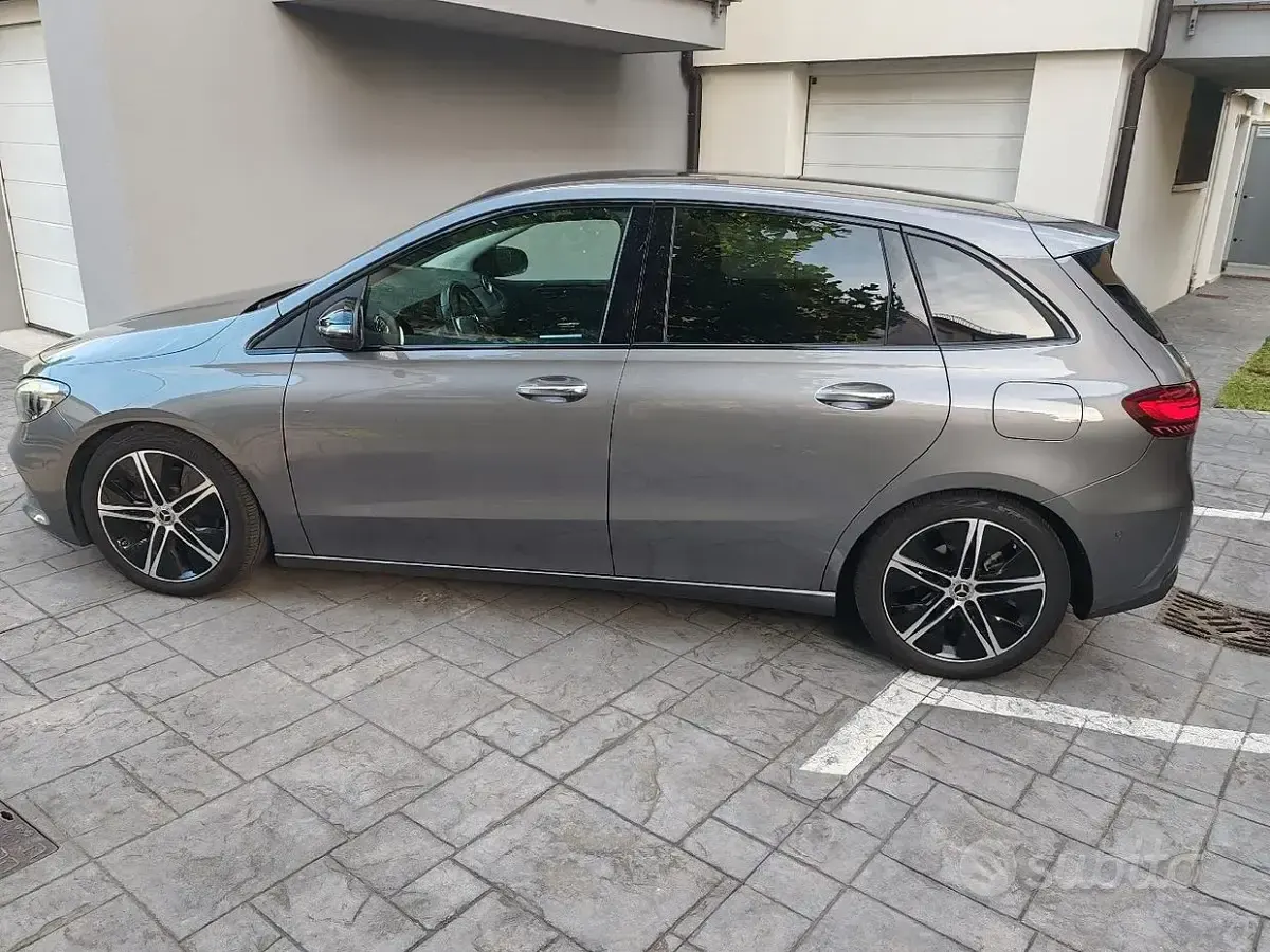 Usata Mercedes B200 163 CV (119 kW) 2023 Grigio Utilitaria