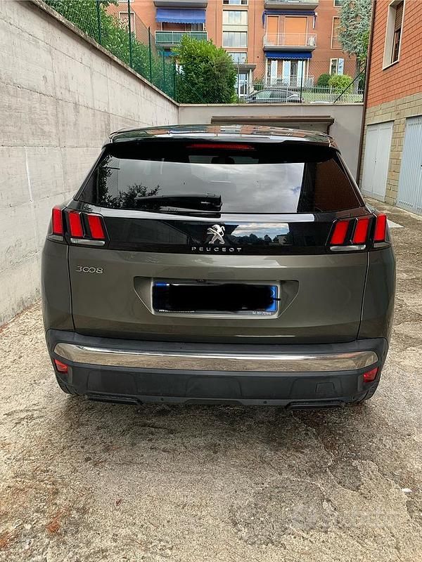 Usata Peugeot 3008 130 CV (95 kW) 2019 Verde SUV