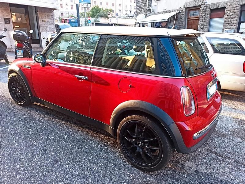 Begagnad Mini Cooper 116 HK (85 kW) 2003 Röd Halvkombi