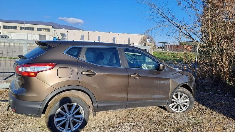 Usata 2014 Nissan Qashqai SUV | 2000 € - Immagine 1/4