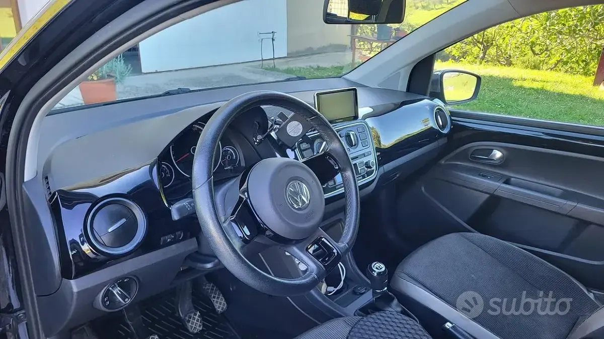 Usata VW up! 68 CV (50 kW) 2014 Nero Utilitaria