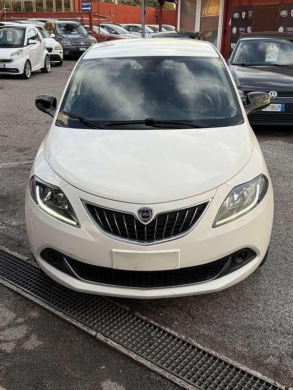 Usata Lancia Ypsilon Silver 69 CV (50 kW) 2022 Other Utilitaria