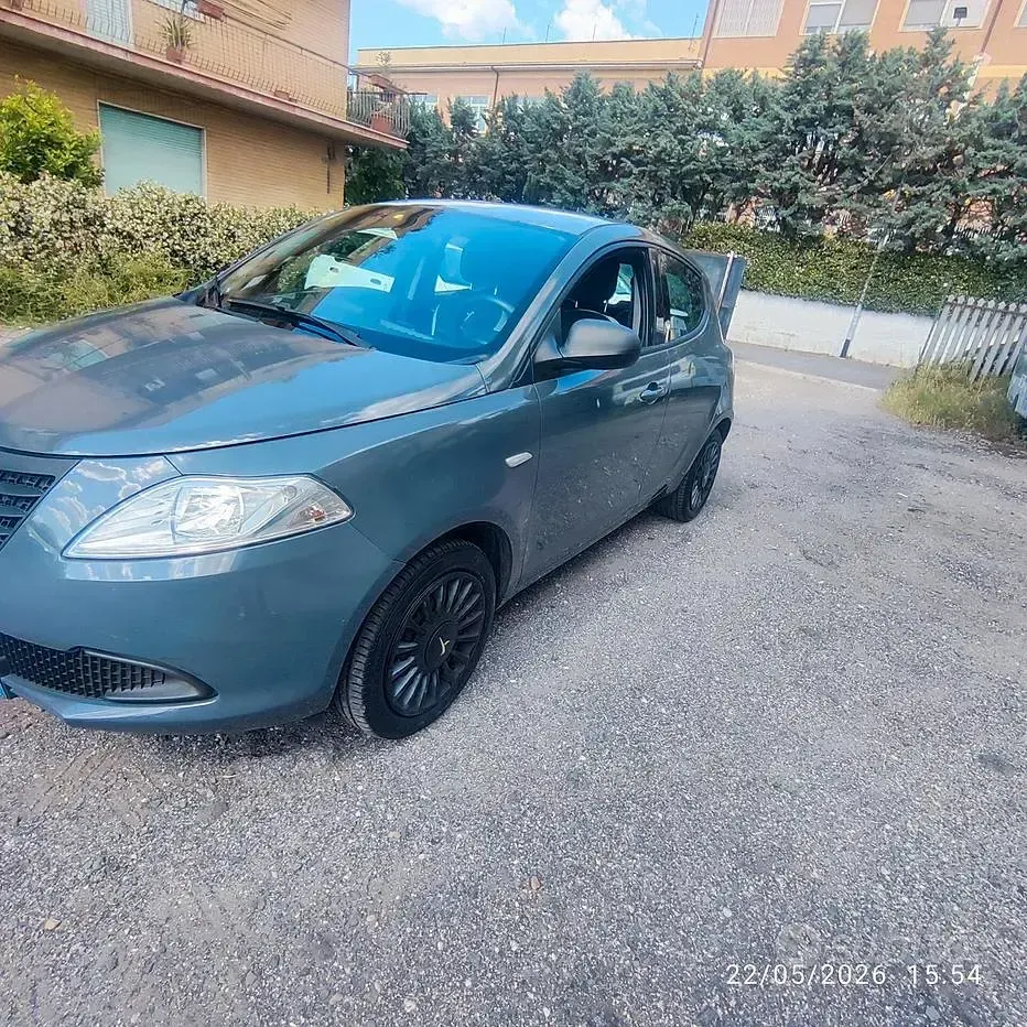 Usata Lancia Ypsilon Gold 69 CV (50 kW) 2015 Grigio Utilitaria