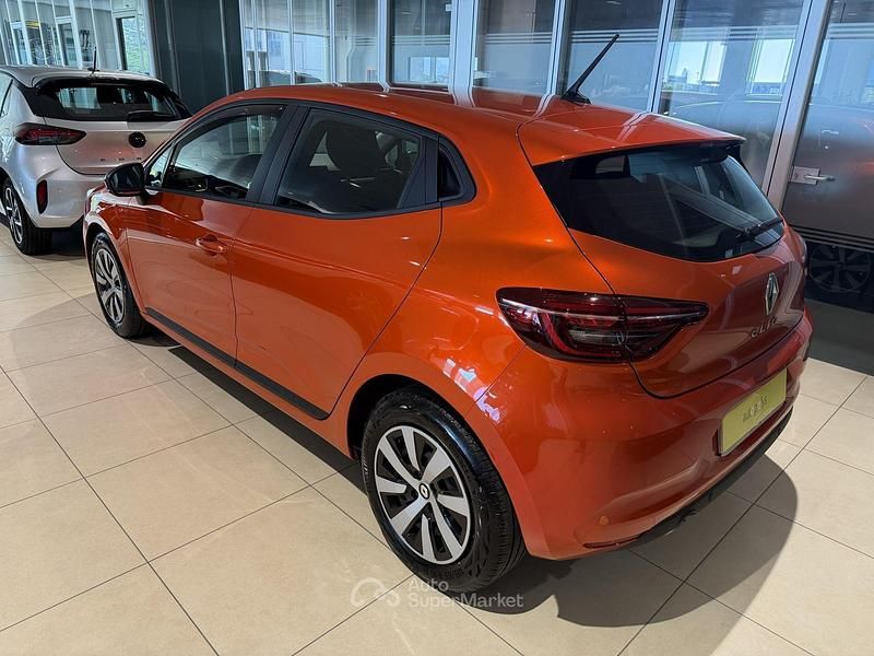 Usata Renault Clio V Equilibre 90 CV (66 kW) 2023 Arancione Berlina