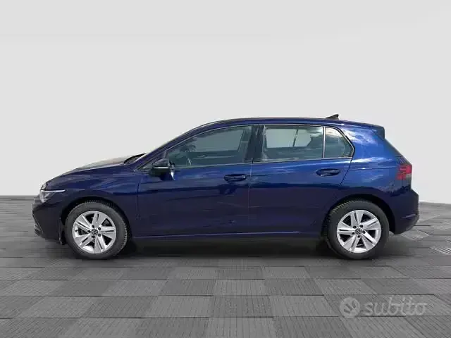 Usata VW Golf VIII Life 110 CV (80 kW) 2023 Bluazzurro Berlina