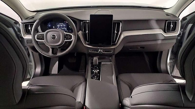 Nuova Volvo XC60 Core 250 CV (183 kW) 2026 Vapour grey metalizzato SUV