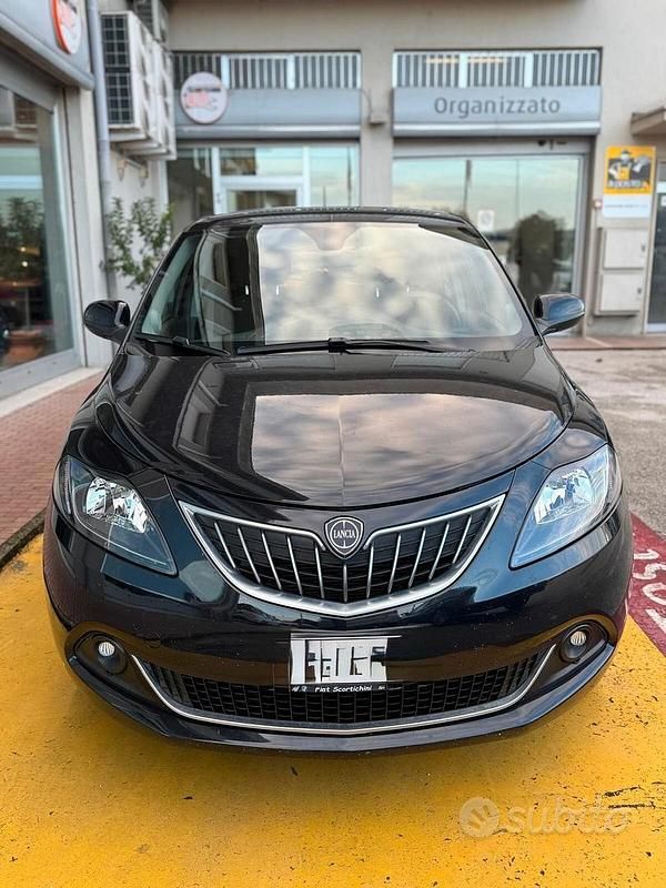 Usata Lancia Ypsilon Silver 69 CV (50 kW) 2023 Nero Utilitaria