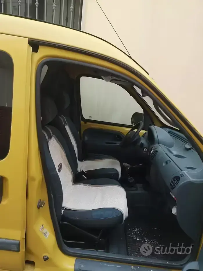 Usado Renault Kangoo 64 CV (47 kW) 2000 Monovolumen