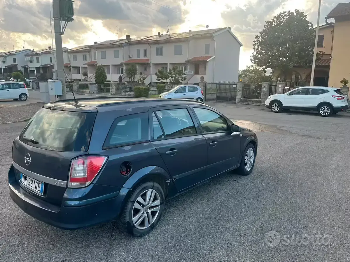 Usata Opel Astra 101 CV (74 kW) 2008 Blu Station wagon