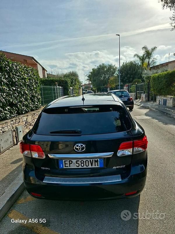 Usata Toyota Avensis 2013 Blu Station wagon