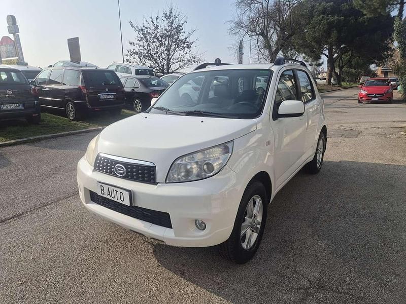 Usata Daihatsu Terios SHO 105 CV (77 kW) 2010 Bianco SUV