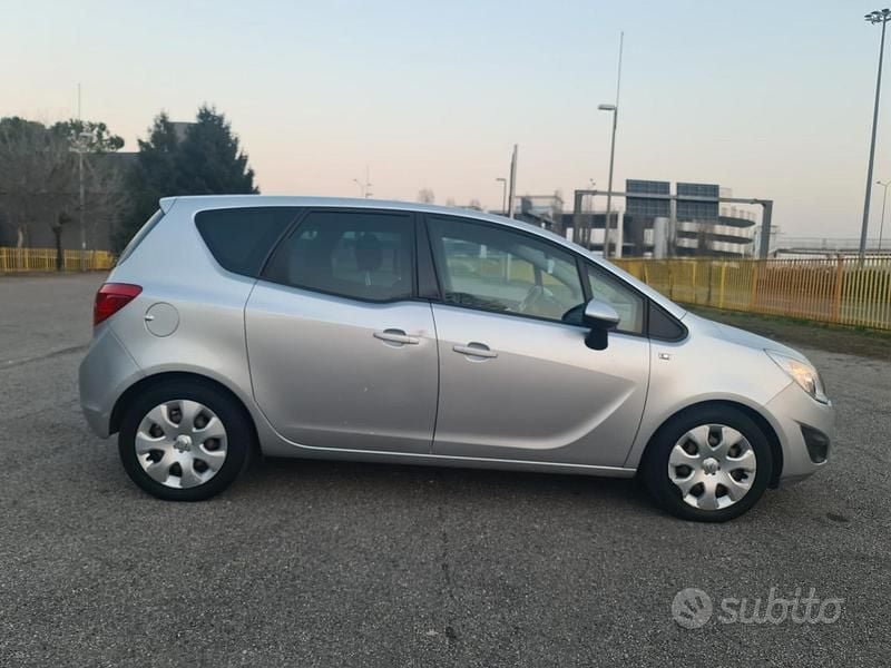 Usata Opel Meriva Cosmo 95 CV (69 kW) 2012 Grigio Monovolume