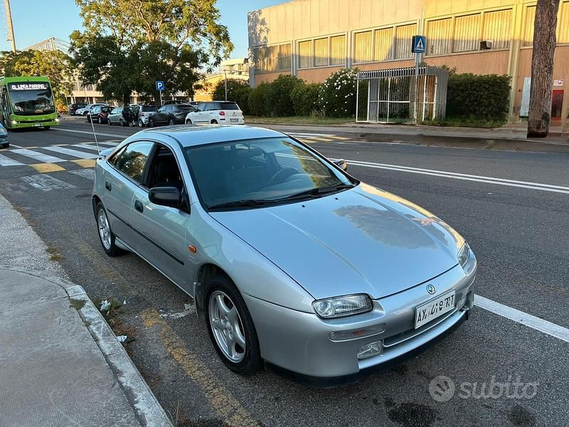 Begagnad Mazda 323F 144 HK (105 kW) 1997 Grå Sportkupé