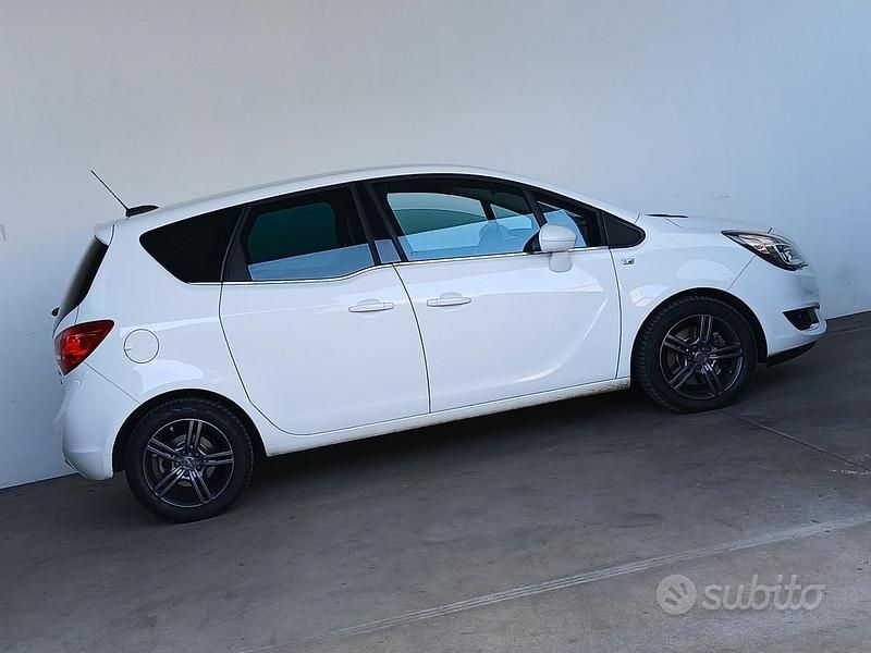 Usata Opel Meriva Cosmo 95 CV (69 kW) 2015 Bianco Monovolume