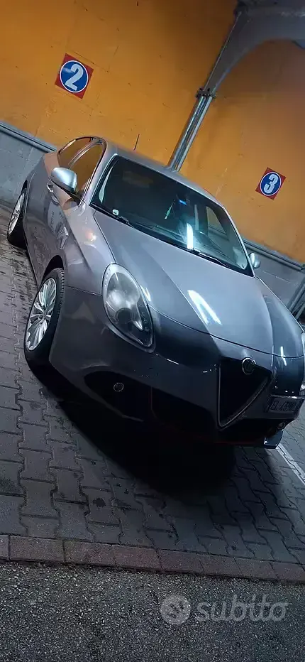 Usata Alfa Romeo Giulietta 120 CV (88 kW) 2012 Grigio Utilitaria
